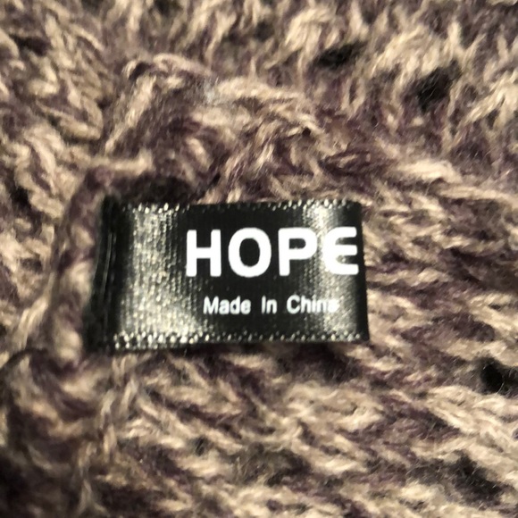 NWOT Very soft gray infinity scarf. New no tags - Picture 2 of 3